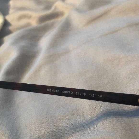 Never worn Ray-Bans - Picture 4 of 4